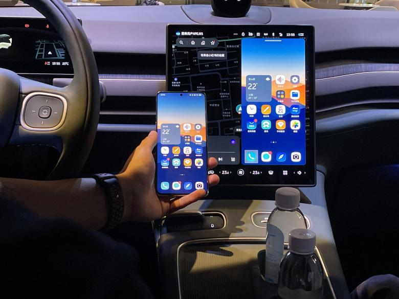 New energy vehicles mobility electric vehicles smartphones nio phone nio es8 china EV tesla apple xiaomi huawei